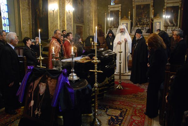 Arhiepiscopul Dirayr Mardichian, un mărturisitor al credinţei şi un om al păcii 98118