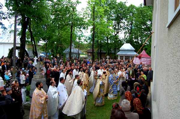 Biserica „Sf. Ierarh Nicolae“ din Bodeşti, resfinţită după 125 de ani 98115