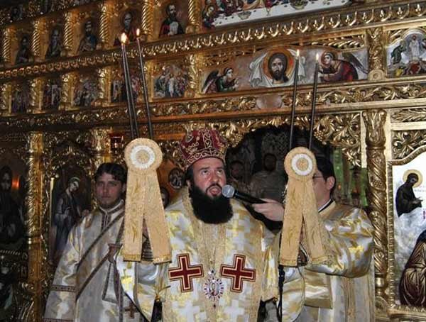 La schitul de pe Dealul Arşilor a fost sfinţită catapeteasma 98131