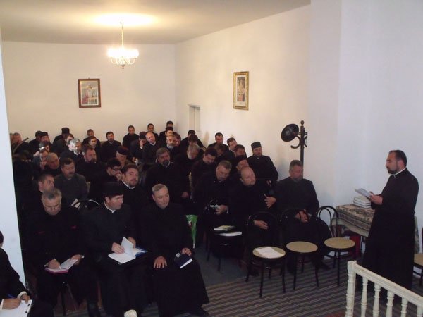 „2010 - Anul omagial al Crezului Ortodox şi al Autocefaliei româneşti“, în şedinţele preoţeşti 98156