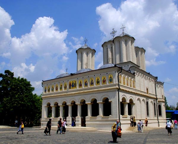 Manifestări consacrate sărbătorii Sfinţilor Împăraţi Constantin şi Elena, ocrotitorii Catedralei patriarhale 98159