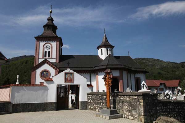 Cetatea de credinţă din ţinutul Branului 98195