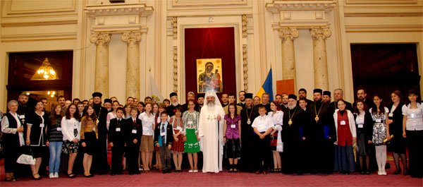 Premianţii vor rosti Crezul la Sfânta Liturghie de la catedrală 98179