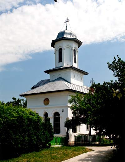 Privire din tinda „bisericii dintre Răzoare” 98185