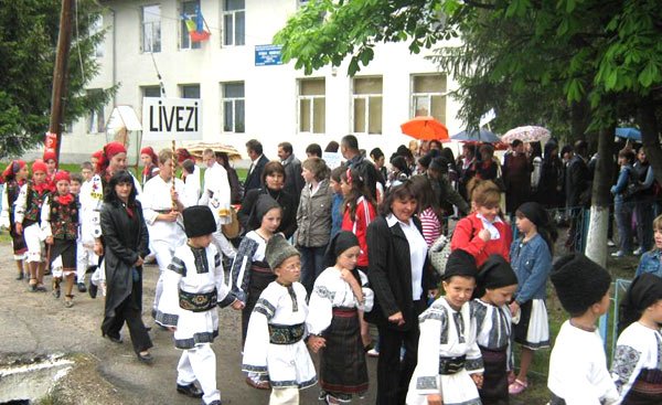 Festival de folclor pentru copii „Cântec joc şi voie bună“ pe plaiuri harghitene 98211