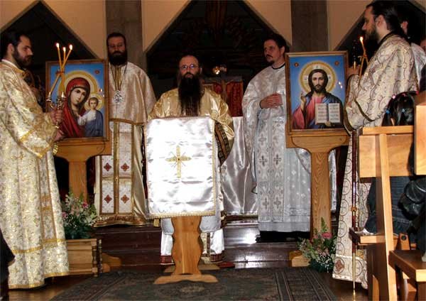 Preotul cu o parohie liberă şi una în cătuşe 98217