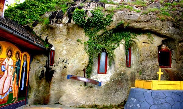 Cetăţuia Negru Vodă, altarul de sub pleoapa cerului 98253