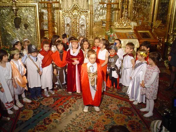 Micii artişti de la „Olari“ i-au cinstit pe părinţii creştinismului 98254