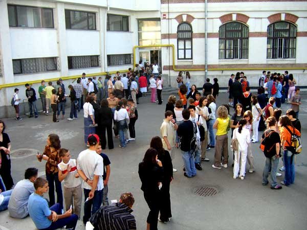 Proiect de voluntariat spaniol în liceele româneşti 98266