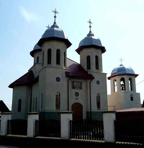Liturghie arhierească la Biserica „Sfânta Treime“ din Chichiş 98295