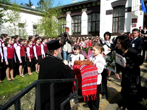 Activităţi religioase şi social-filantropice de Ziua Copilului în Arhiepiscopia Romanului şi Bacăului 98320