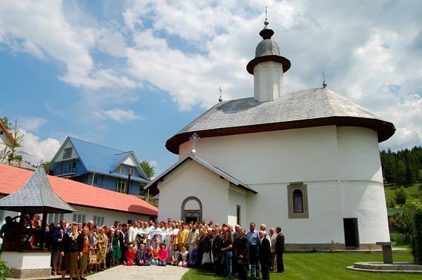 „Înaintaşii acestei parohii l-au ales ca ocrotitor pe Sfântul Ioan cel Nou de la Suceava“ 98319