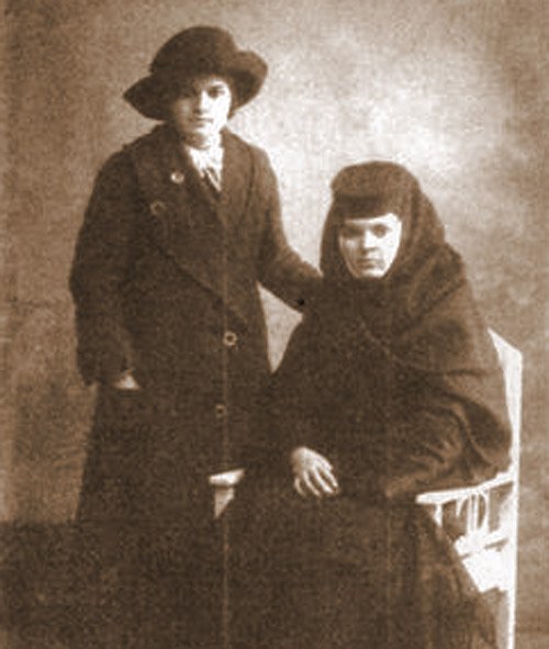 Mamele cu mii de copii. Monahiile şi orfanii României 98347