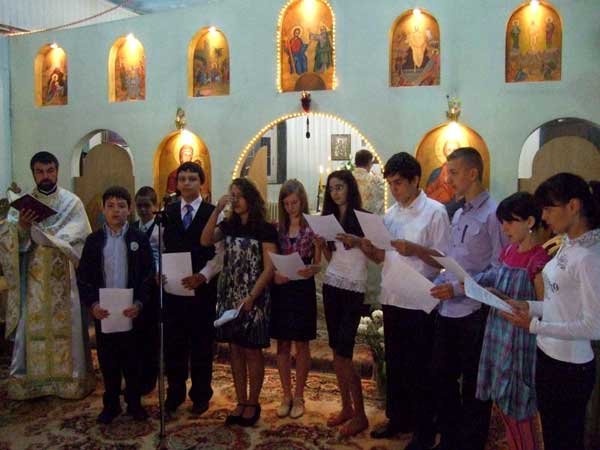 Elevi premiaţi de Parohia Micălaca Veche din Arad 98391