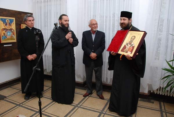 Expoziţie de icoane dedicată hramului Mănăstirii Bucium 98372