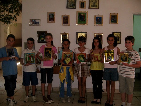 Cercul de artă creştină „Micul iconar“ la Podu Iloaiei 98416