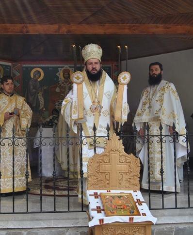 Biserici târnosite în Duminica Sfinţilor Români în Episcopia Caransebeşului 98453