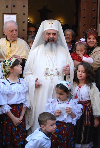 Familia creştină creşte în iubirea Sfintei Treimi 98459