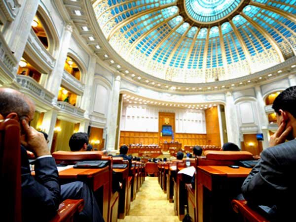 Guvernul îşi asumă azi răspunderea pe legile privind măsurile de austeritate 98494