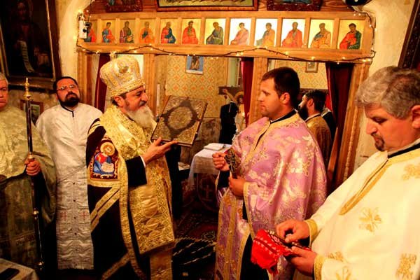 Primul paroh de la Rodbav a fost instalat duminică 98513