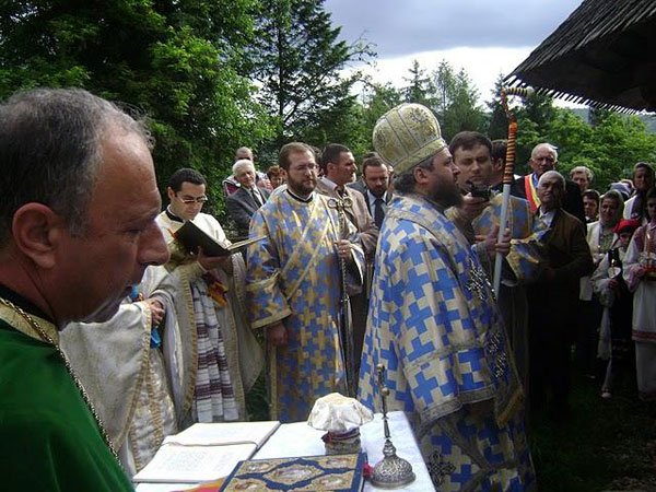 Târnosirea bisericii din Tisa, în Episcopia Hunedoarei 98516