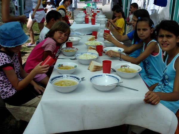 „Adopţia este o faptă bună, valabilă însă când toate posibilităţile au fost epuizate“ 98529