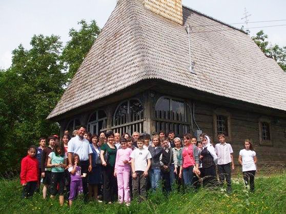 „Tineri lăudând pe Domnul“ 98567