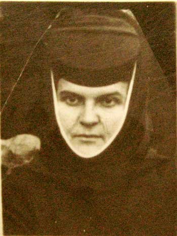 Maica Teodosia de la Bistriţa, mângâietoarea orfanilor 98642