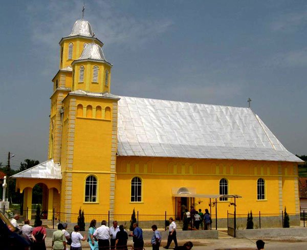 O nouă biserică sfinţită în Episcopia Oradiei 98649