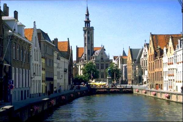 Presa europeană, preocupată de riscul dezmembrării Belgiei 98647