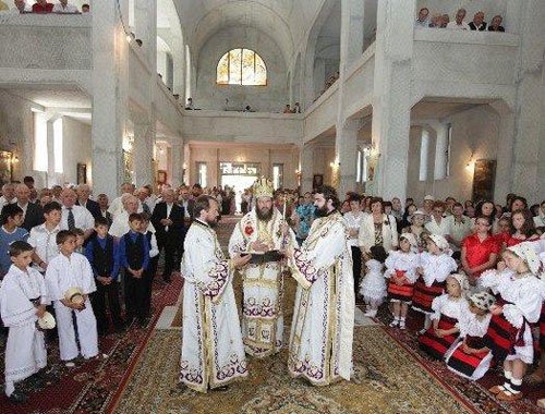 Slujbă arhierească la Cavnic 98651