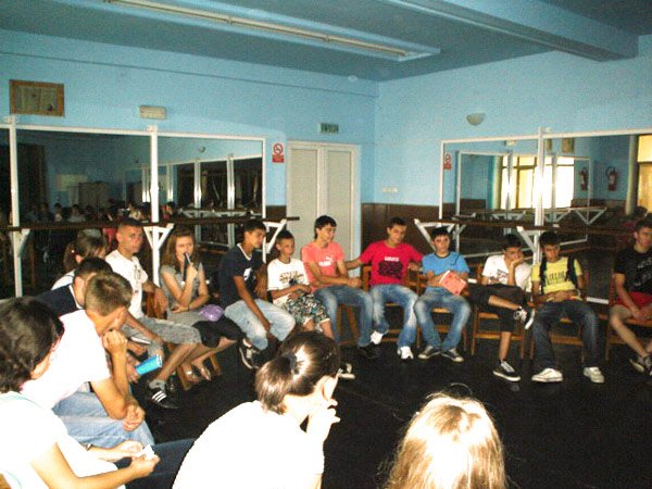 „Adolescenţa - tentaţii şi provocări“ 98653