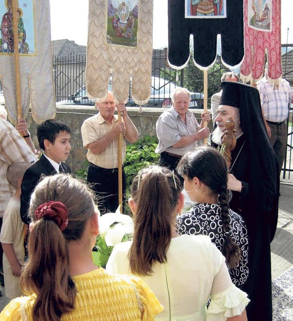 Elevii participanţi la concursul „Crezul meu“, premiaţi de IPS Timotei 98671