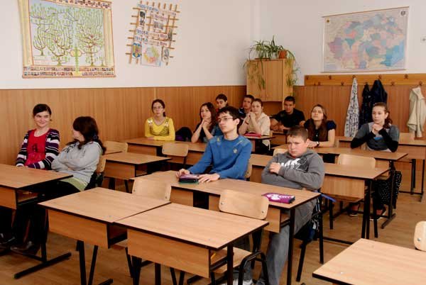 Senatorii au votat: învăţământ obligatoriu de 12 ani 98719