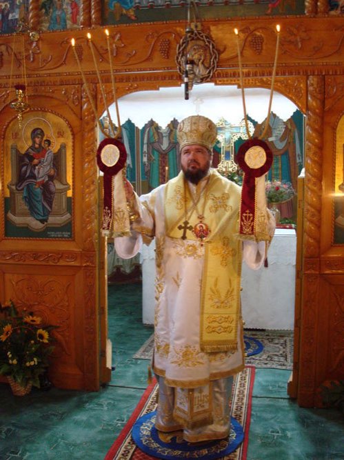 Liturghie arhierească şi Parastas la Mizieş 98760
