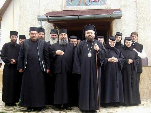 Sinaxă la Schitul Ghelari în Episcopia Devei şi Hunedoarei 98821
