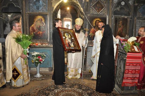 Slujire arhierească la Schitul Strâmbu-Găiseni 98807