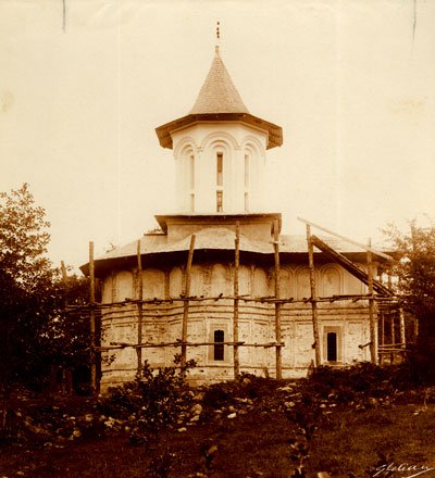 Schitul „Sf. Apostoli Petru şi Pavel” de la Hurezi 98858