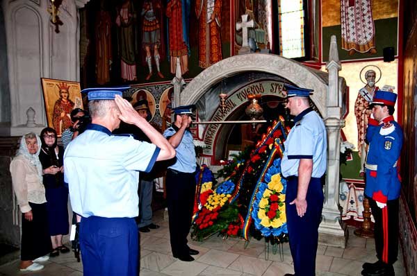 Onoruri şi rugăciune la mormântul lui Ştefan 98931