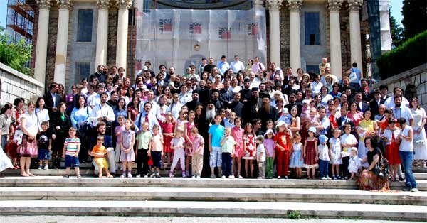 „La împlinirea a 20 de ani de când studenţii diferitelor universităţi au găsit calea potrivită de a fi împreună“ 98942