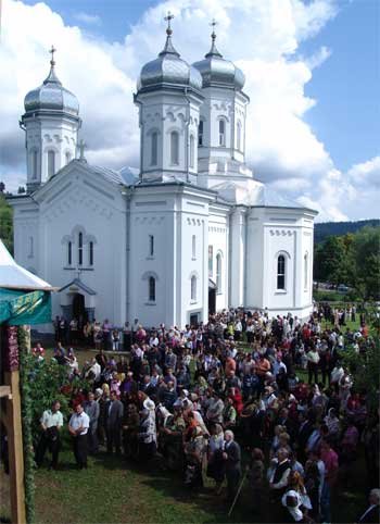 Biserica din Gemenea, resfinţită după un deceniu de reconsolidare şi înfrumuseţare 98987