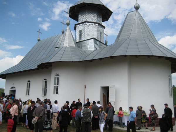 Biserică pentru 40 de familii în Episcopia Huşilor 98988