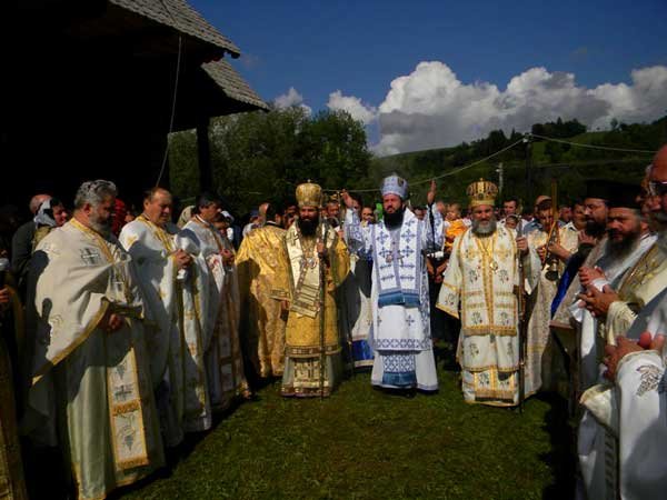 Slujbă arhierească în cinstea Sfântului Atanasie de la Aton 98986