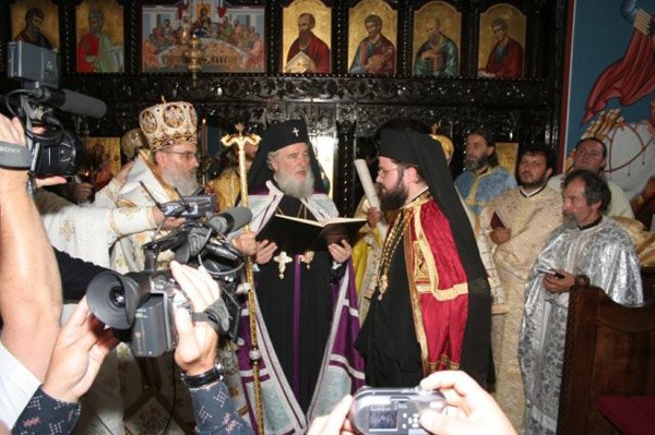 Doi ani de la întronizarea Preasfinţitului Macarie al Europei de Nord 99014