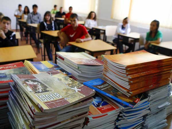 Profesorii vor fi plătiţi cu 30,5 euro brut/oră 99038