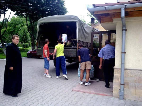 Ajutoare din Sibiu pentru sinistraţii din Pătrăuţi 99058