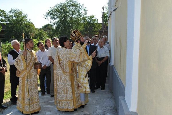 Biserica şi altarul de vară de la Prisaca au fost sfinţite 99099