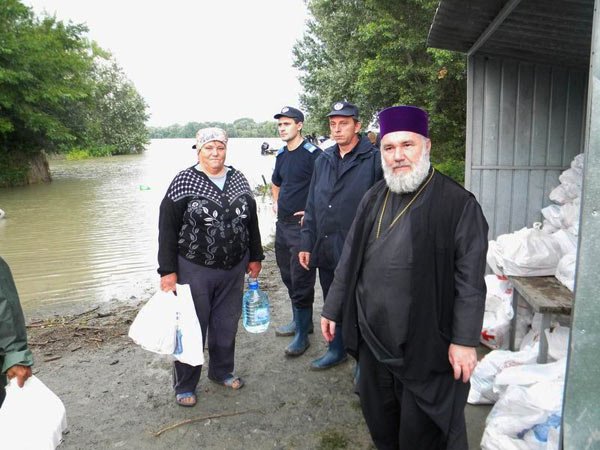 Episcopia Tulcii, solidară cu sinistraţii 99090