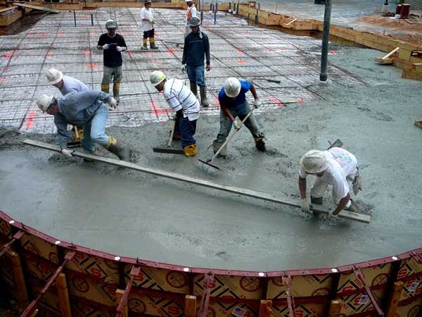 Tot mai mulţi români ar pleca din ţară 99128