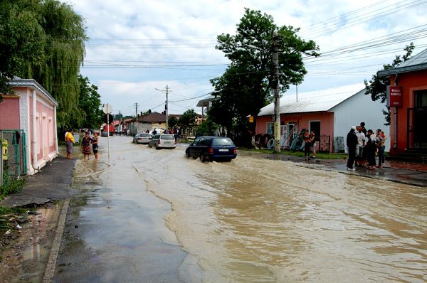 În Episcopia Oradiei continuă colectarea ajutoarelor 99147